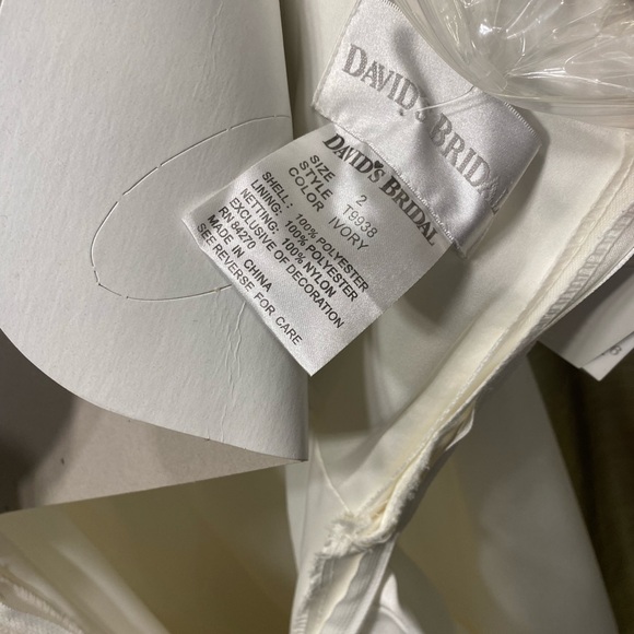 Wedding Dress New with tags Sz 2 - Picture 7 of 10